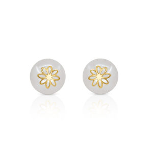 Daisy on Pearl